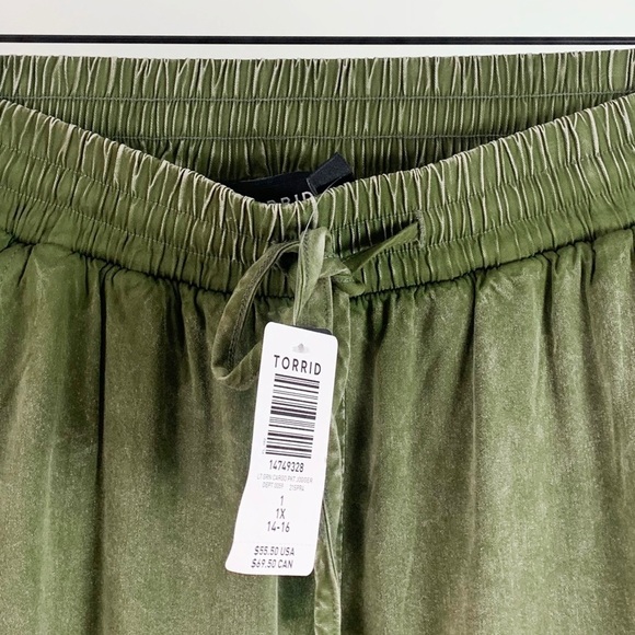 NWT Torrid Relaxed Fit Drawstring Cargo Pocket Joggers In Stretch In Green - Picture 8 of 9